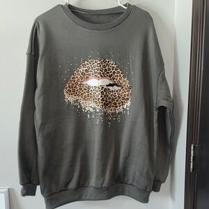 SHEIN Gray Sweater with Leopard Print Lips